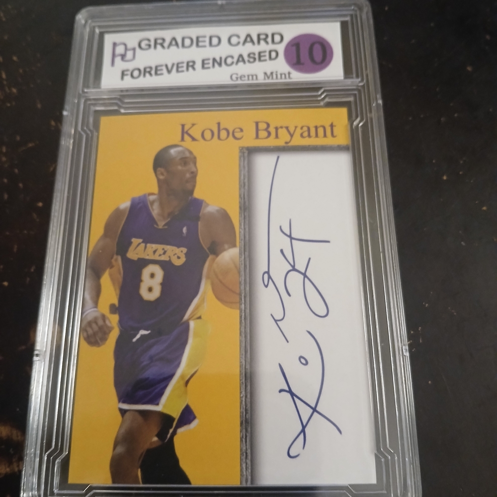 Kobe Bryant Autograph FacsimileTrading Card - Lakers Purple & Gold Rare